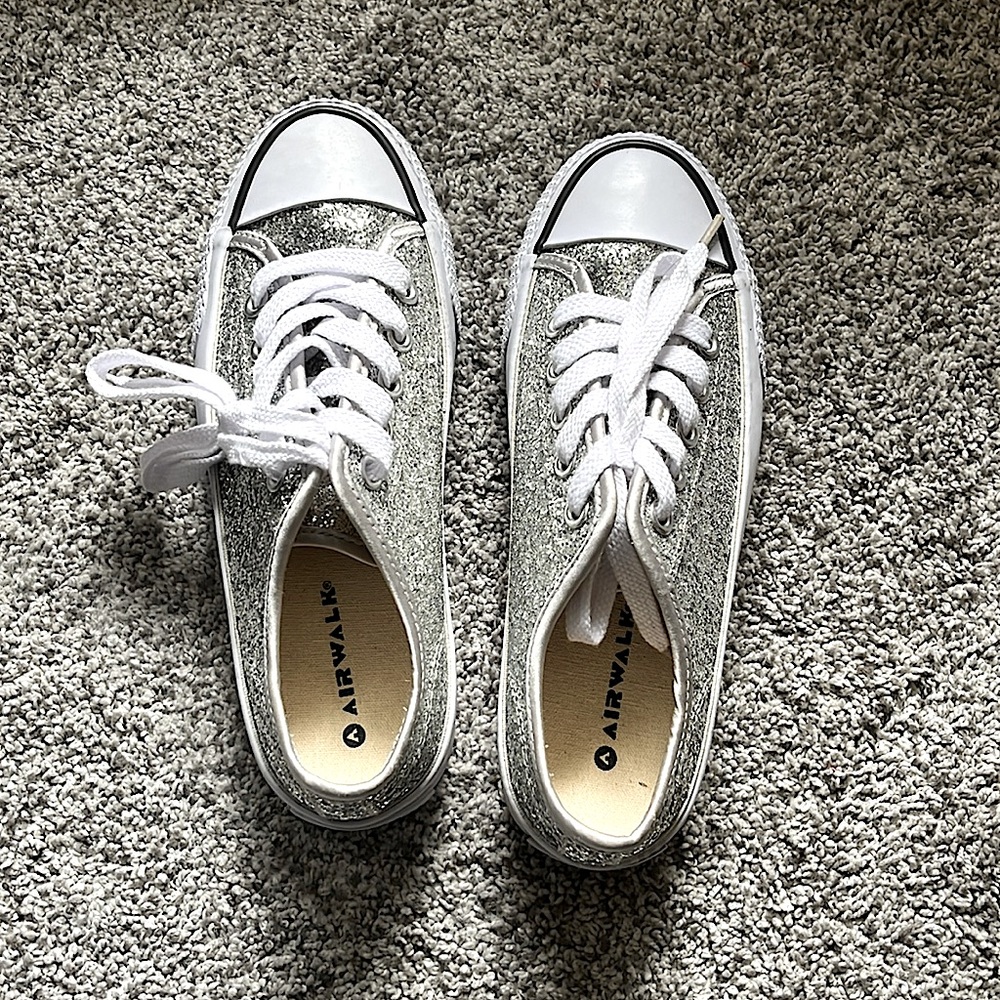 NWOT AIRWALK SILVER SPARKLE SNEAKERS, Non Marking